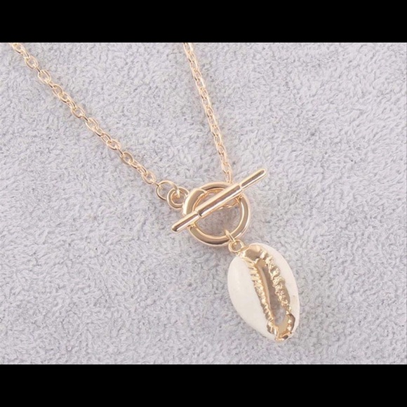 Jewelry - Gold cowrie lariat necklace